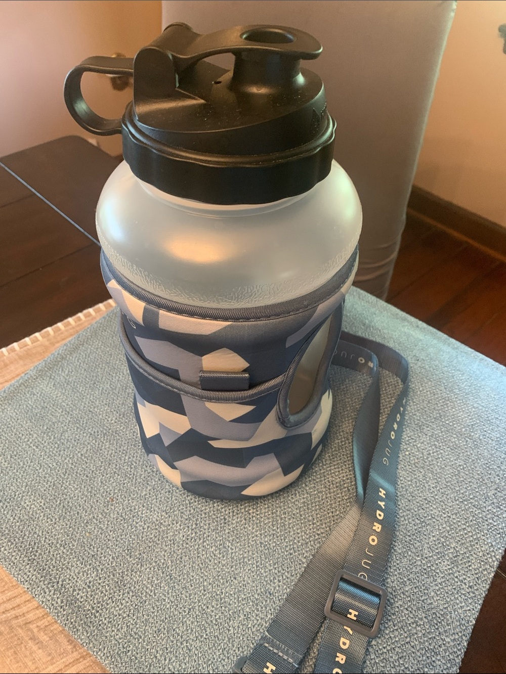 HydroJug Blue and White Geometric Insulated Bottle with Carry Strap